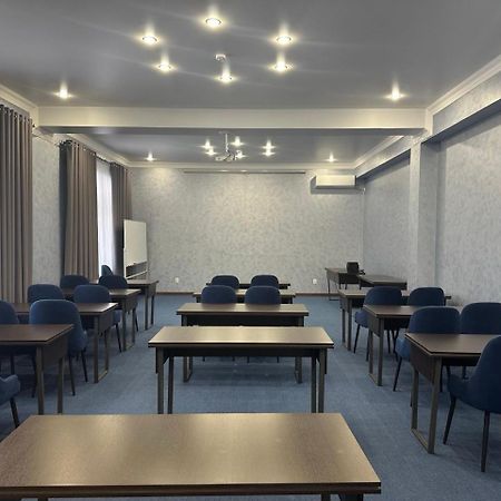 Grand Way Hotel Taras Exterior foto