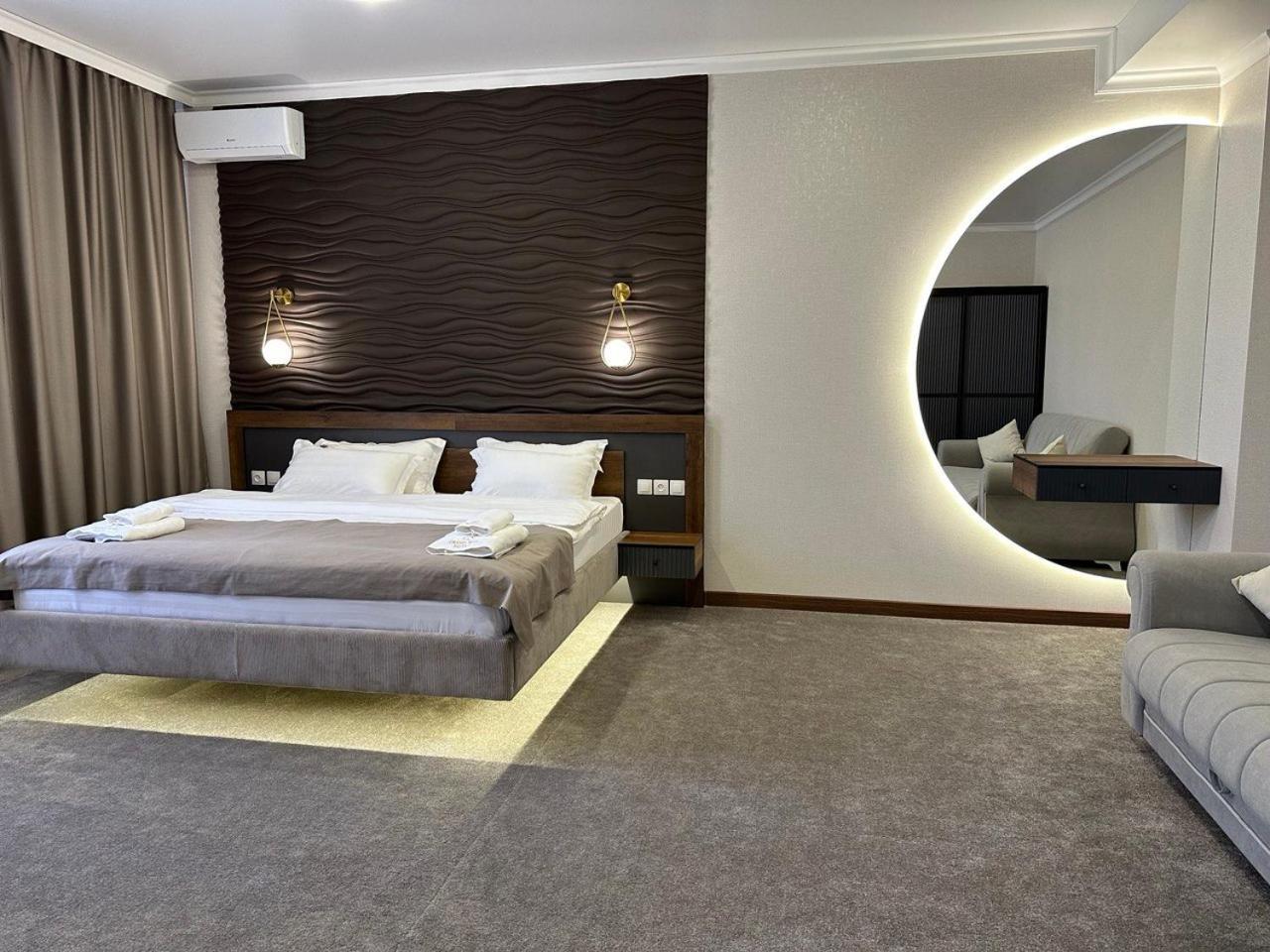 Grand Way Hotel Taras Exterior foto