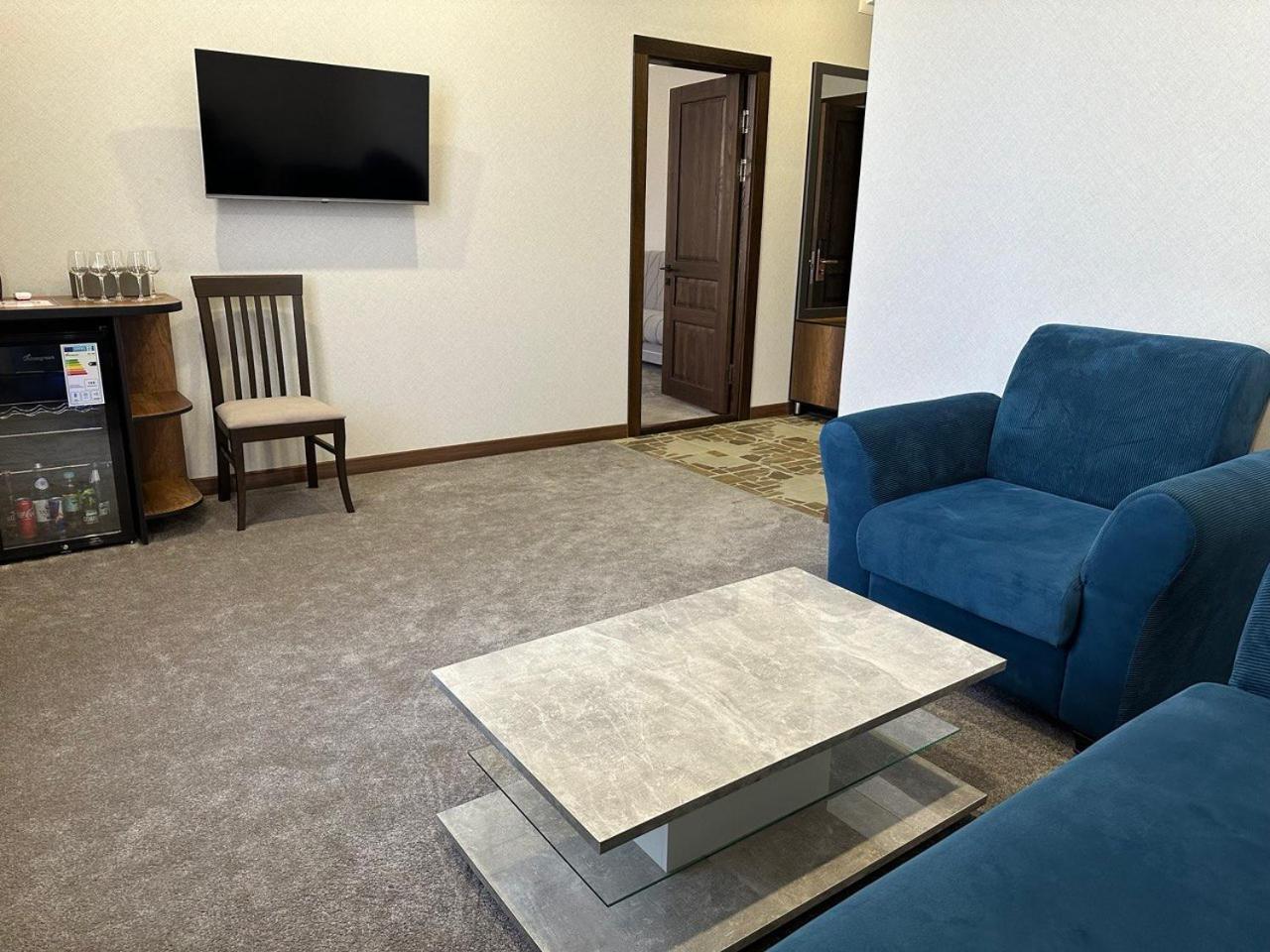 Grand Way Hotel Taras Exterior foto