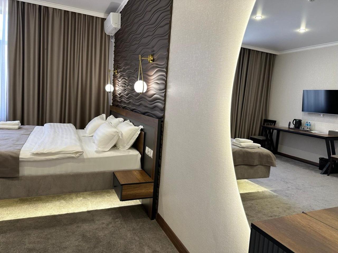 Grand Way Hotel Taras Exterior foto