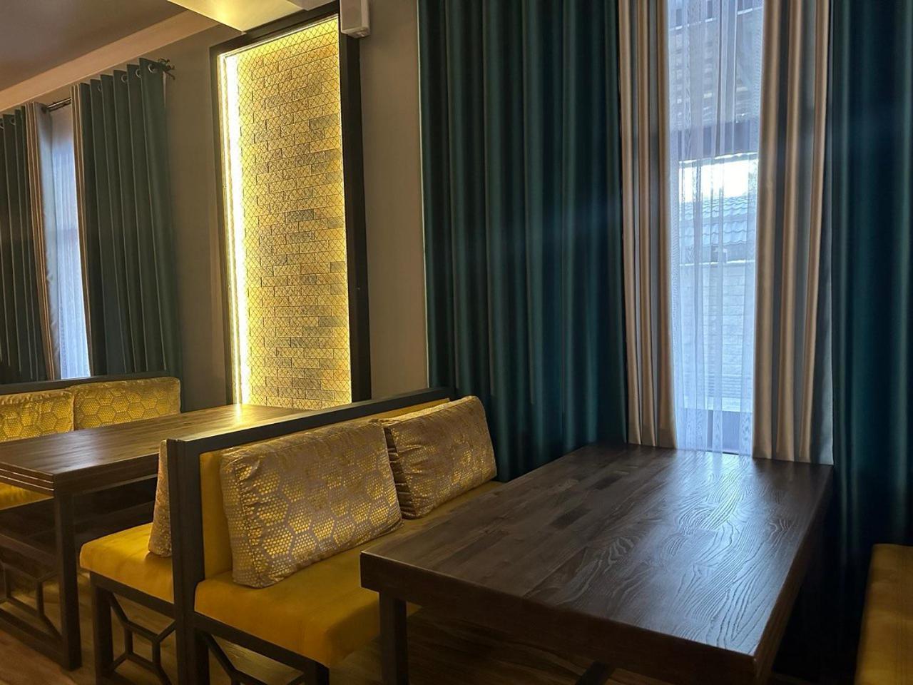 Grand Way Hotel Taras Exterior foto