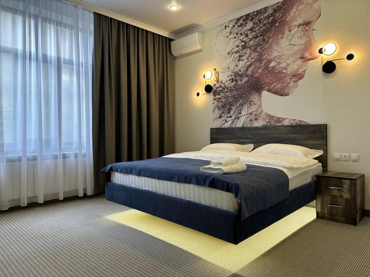 Grand Way Hotel Taras Exterior foto